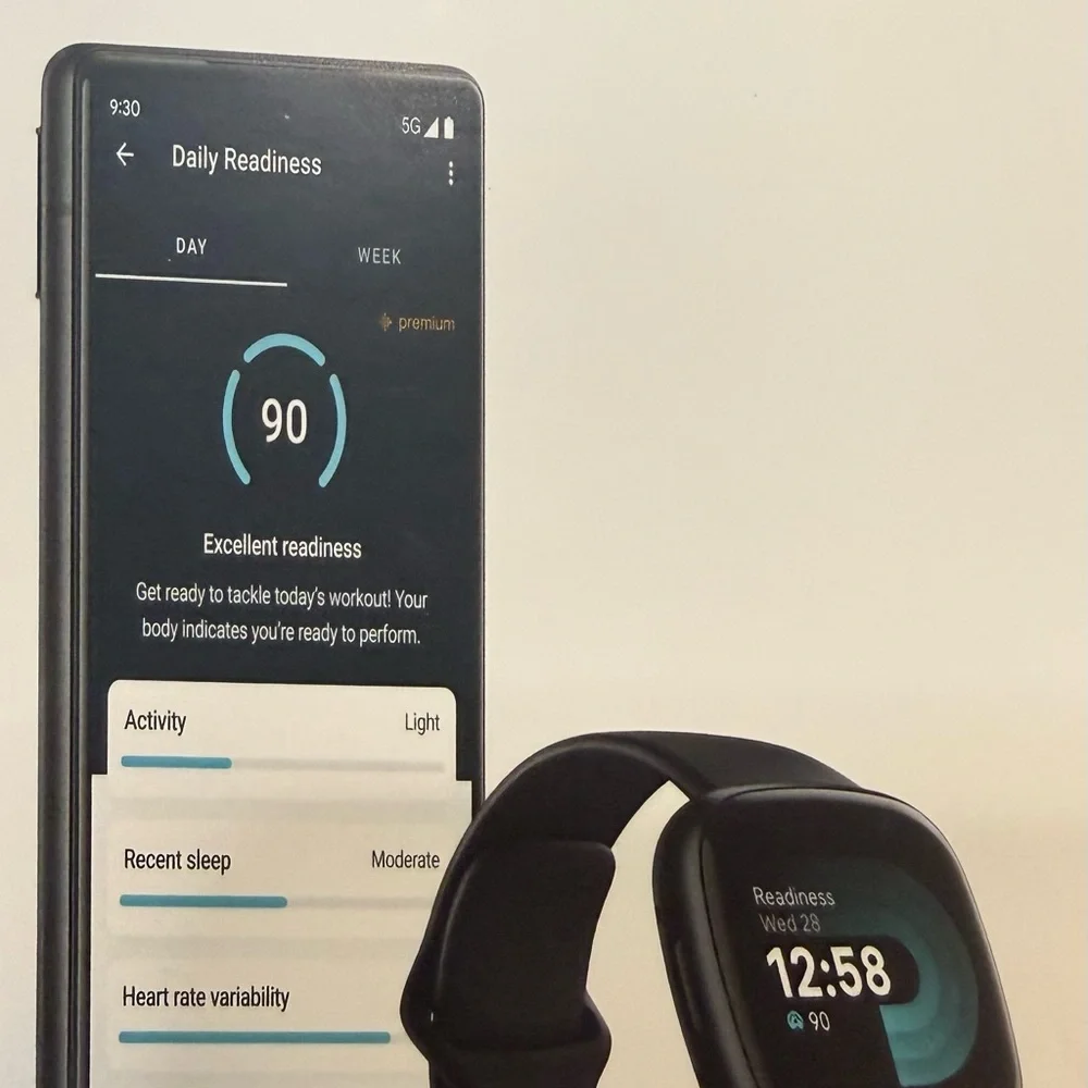 Fitbit Versa 4 Smartwatch - Black and Beige - Picture 2 of 6